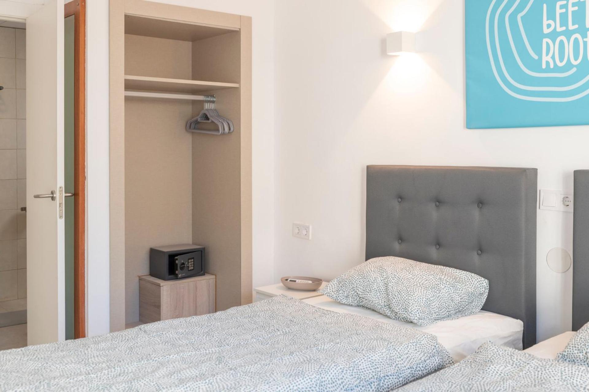 Beetroot, Jedes Zimmer Verfuegt Ueber Smart Tv , Eigenes Bad Mit Regendusche Und Balkon Llucmajor  Exterior photo