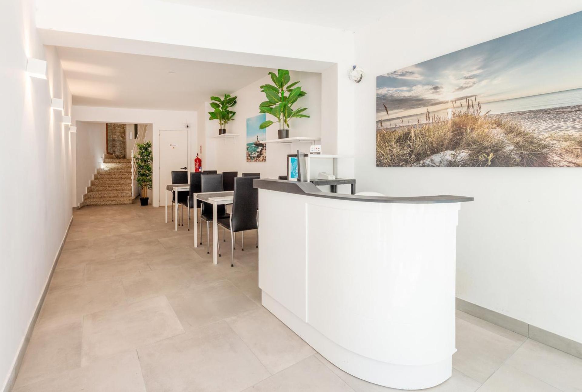 Beetroot, Jedes Zimmer Verfuegt Ueber Smart Tv , Eigenes Bad Mit Regendusche Und Balkon Llucmajor  Exterior photo