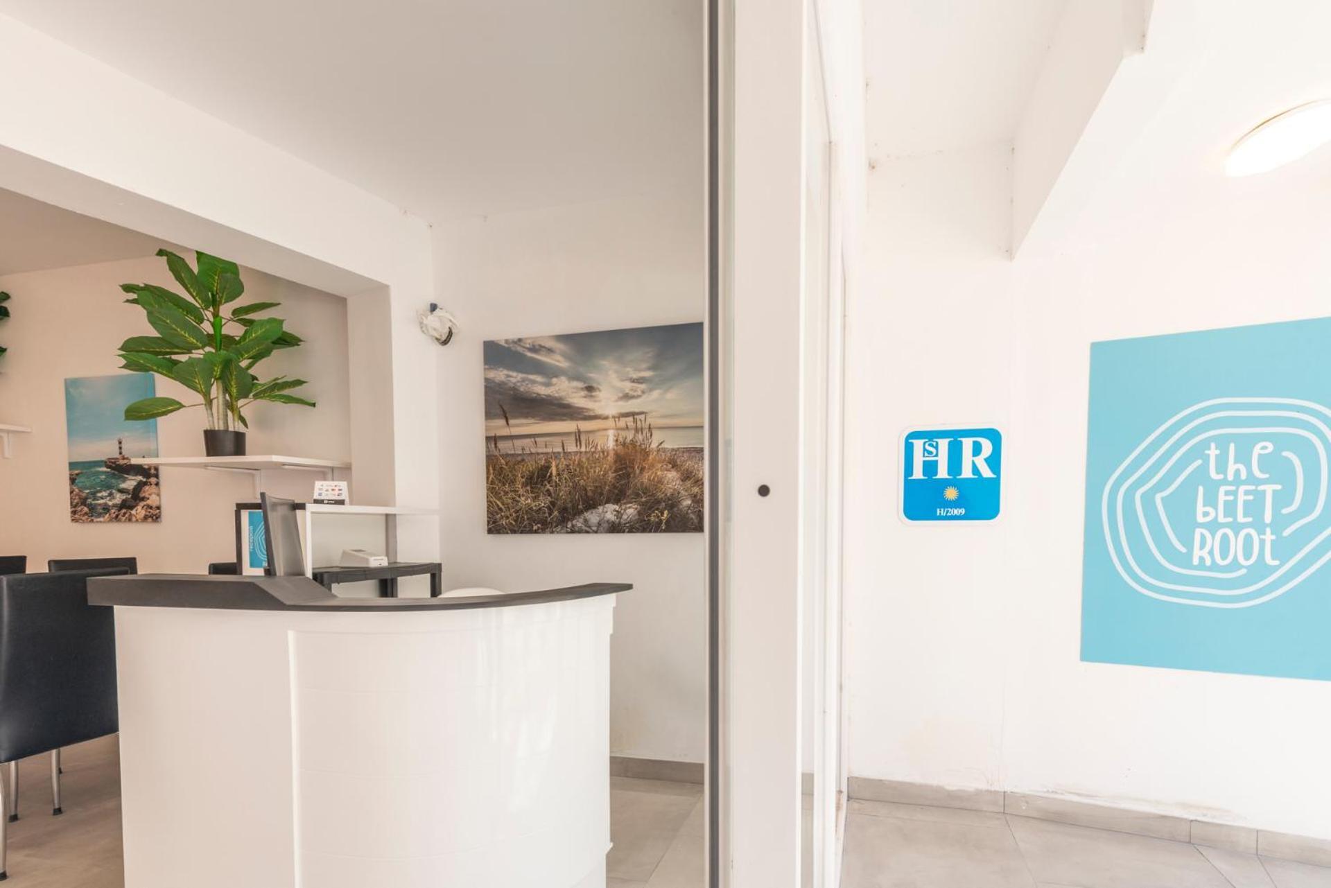 Beetroot, Jedes Zimmer Verfuegt Ueber Smart Tv , Eigenes Bad Mit Regendusche Und Balkon Llucmajor  Exterior photo