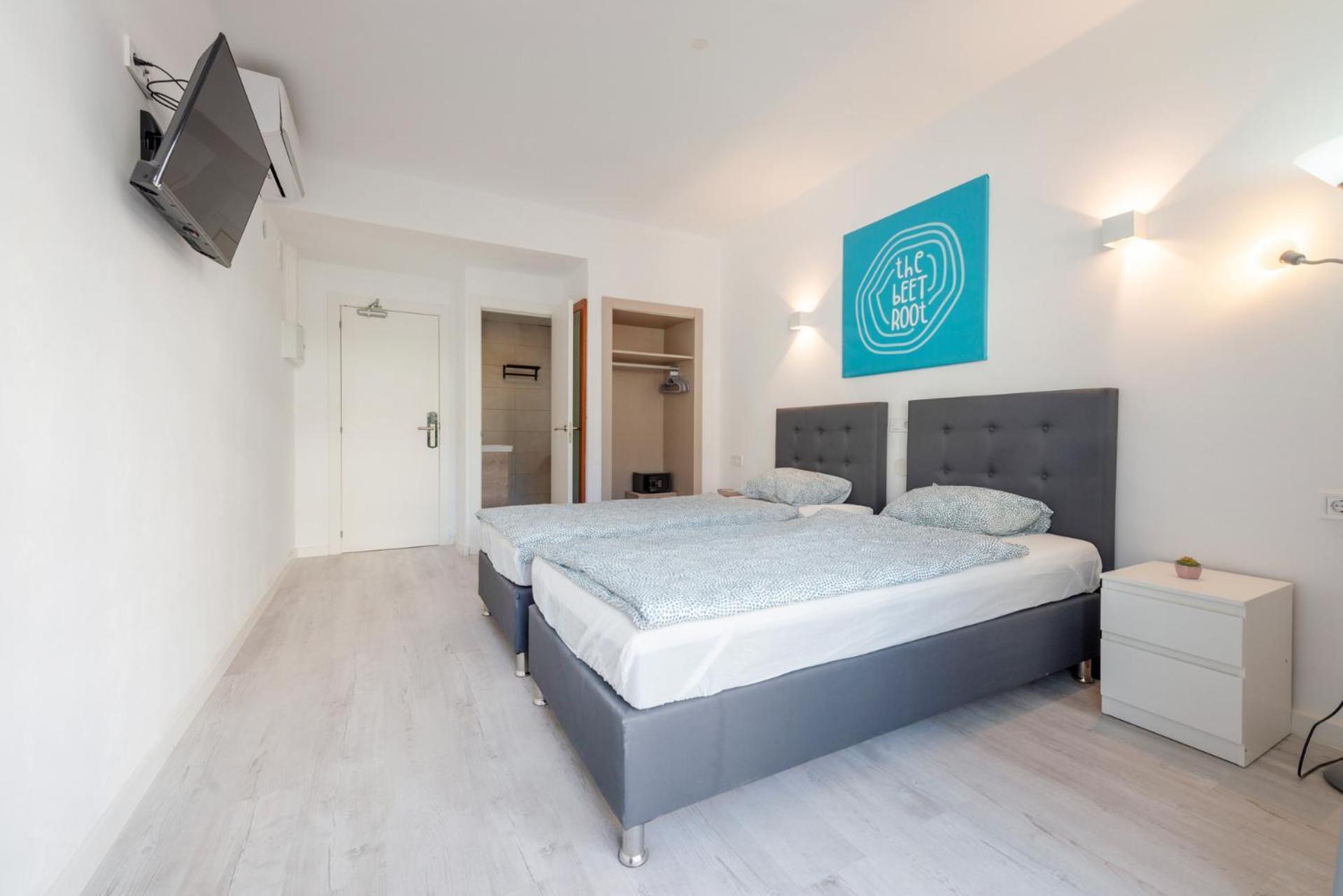 Beetroot, Jedes Zimmer Verfuegt Ueber Smart Tv , Eigenes Bad Mit Regendusche Und Balkon Llucmajor  Exterior photo