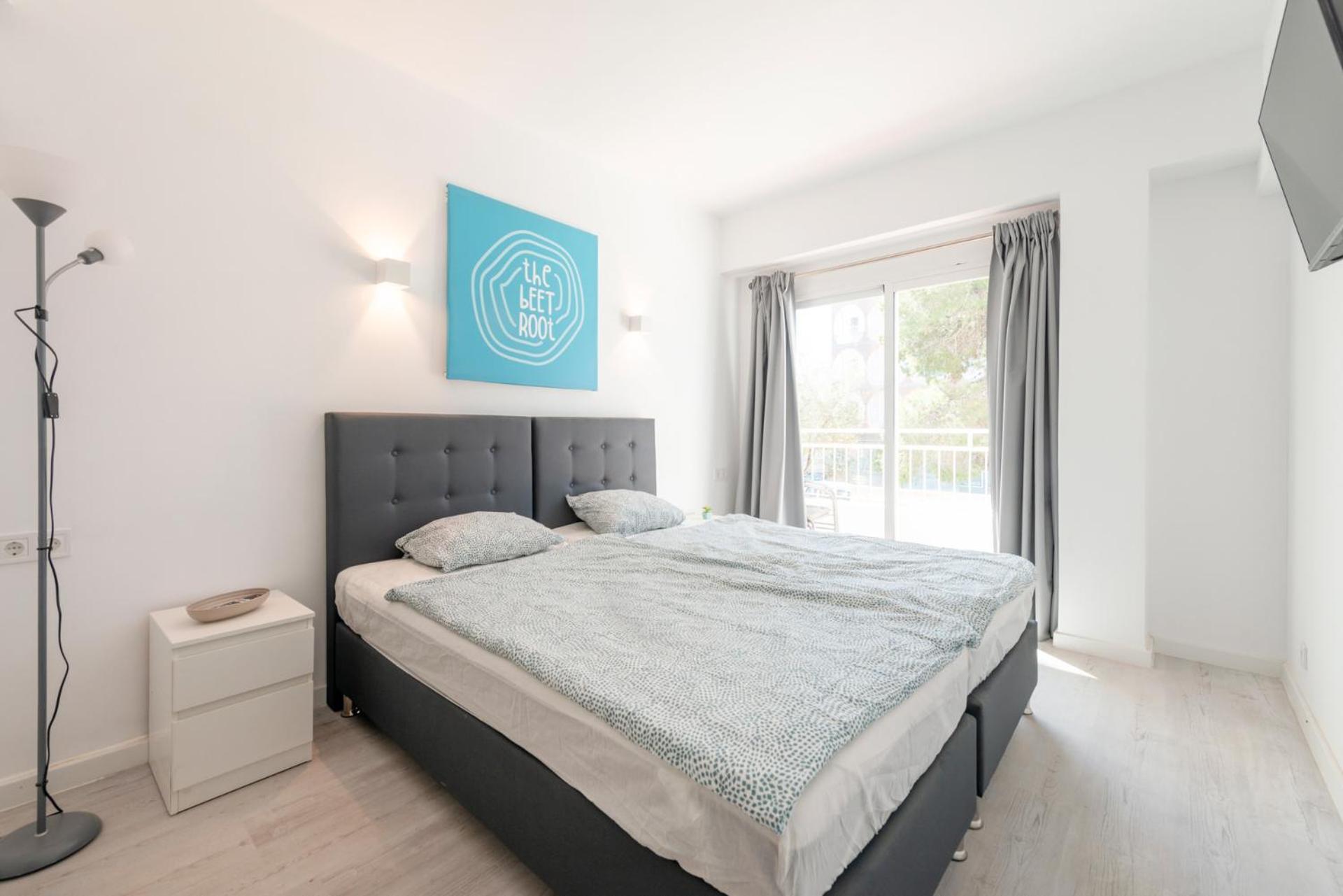 Beetroot, Jedes Zimmer Verfuegt Ueber Smart Tv , Eigenes Bad Mit Regendusche Und Balkon Llucmajor  Exterior photo