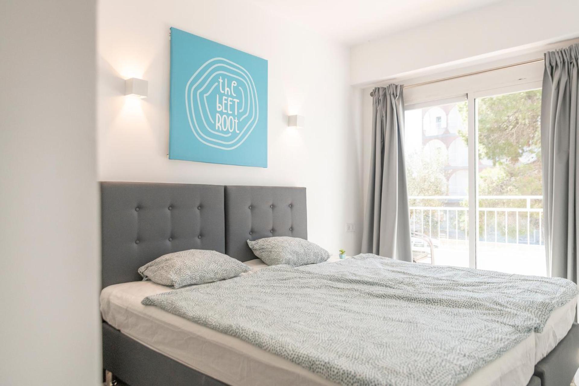 Beetroot, Jedes Zimmer Verfuegt Ueber Smart Tv , Eigenes Bad Mit Regendusche Und Balkon Llucmajor  Exterior photo