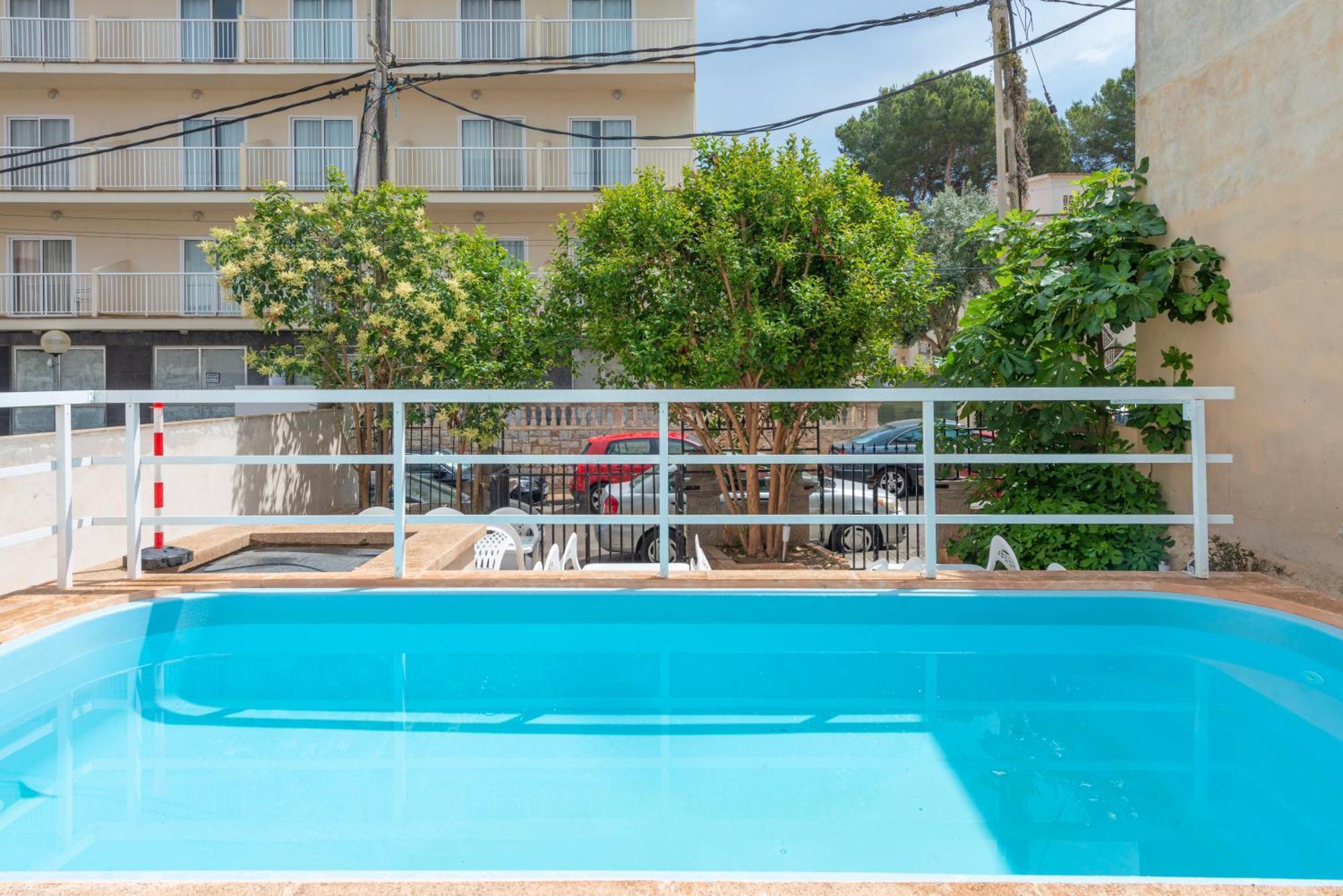Beetroot, Jedes Zimmer Verfuegt Ueber Smart Tv , Eigenes Bad Mit Regendusche Und Balkon Llucmajor  Exterior photo
