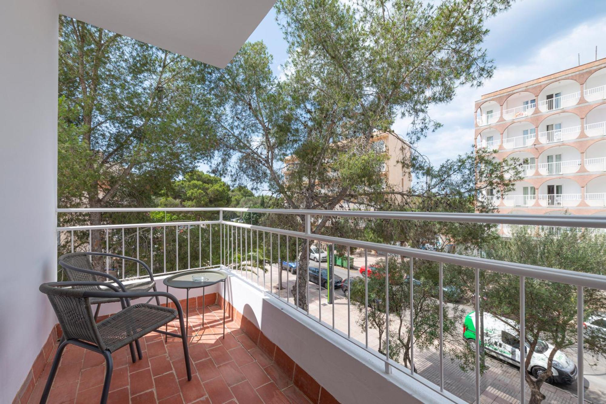 Beetroot, Jedes Zimmer Verfuegt Ueber Smart Tv , Eigenes Bad Mit Regendusche Und Balkon Llucmajor  Exterior photo